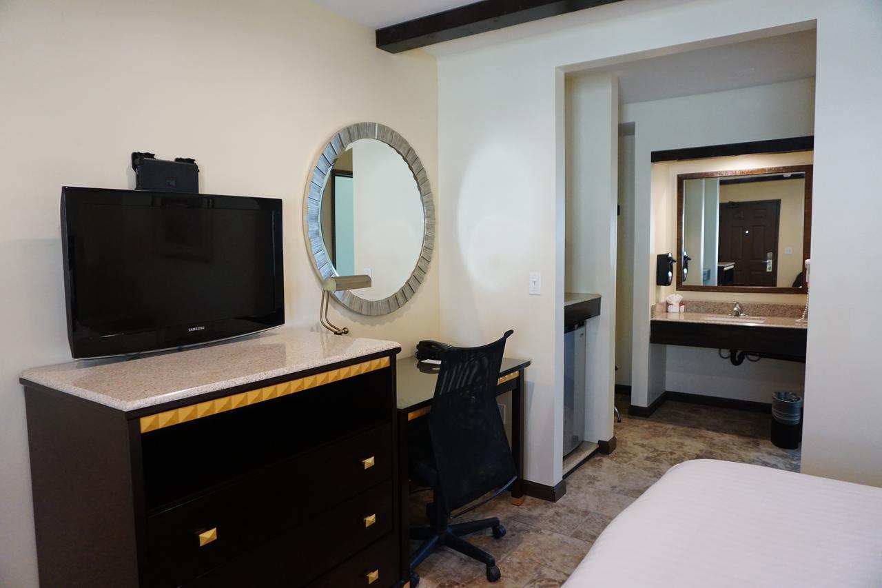 Tuscan Garden Inn Los Angeles Exterior photo