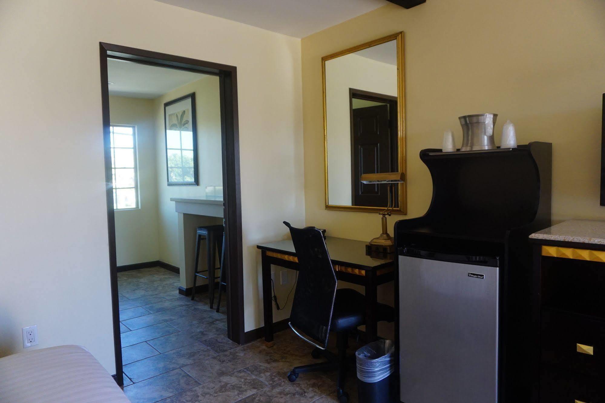 Tuscan Garden Inn Los Angeles Exterior photo