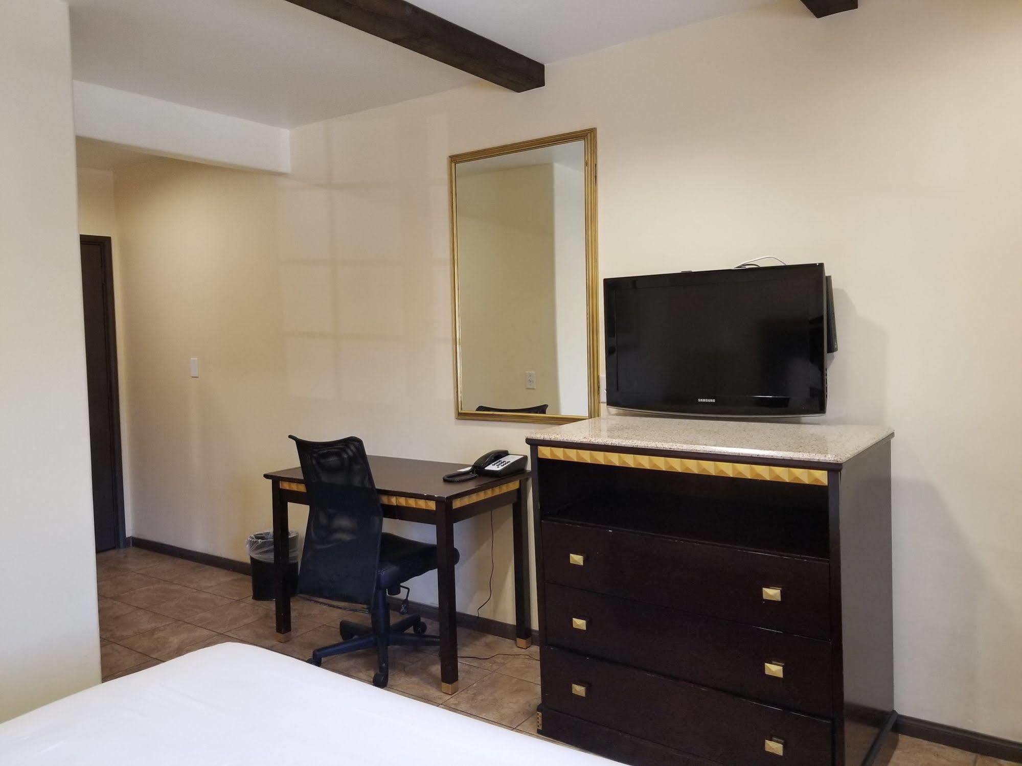 Tuscan Garden Inn Los Angeles Exterior photo