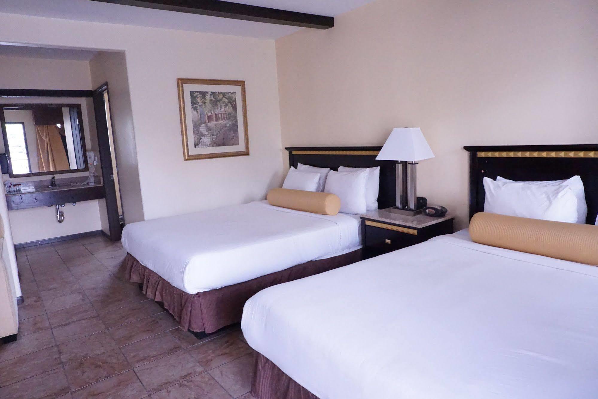 Tuscan Garden Inn Los Angeles Exterior photo