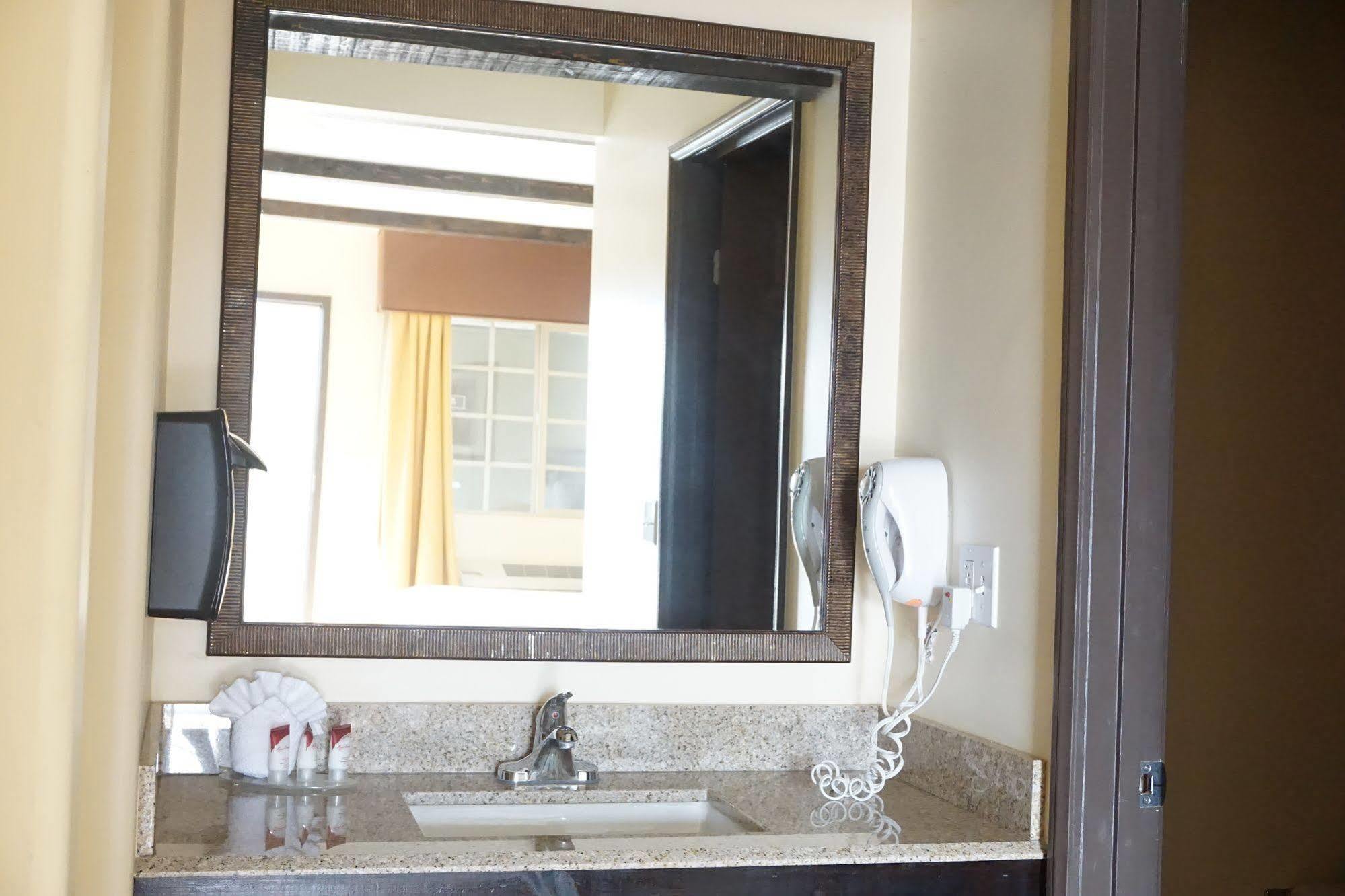 Tuscan Garden Inn Los Angeles Exterior photo